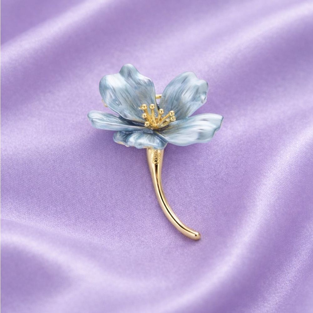 Blue Magnolia Bloom Brooch – Gold Floral Statement Pin